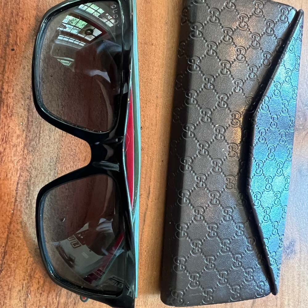 Gucci Black Sunglasses with Case - Picture 2 of 7